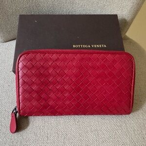 100% authentic BOTTEGA VENETA Intrecciato Leather Zip-Around Wallet Red